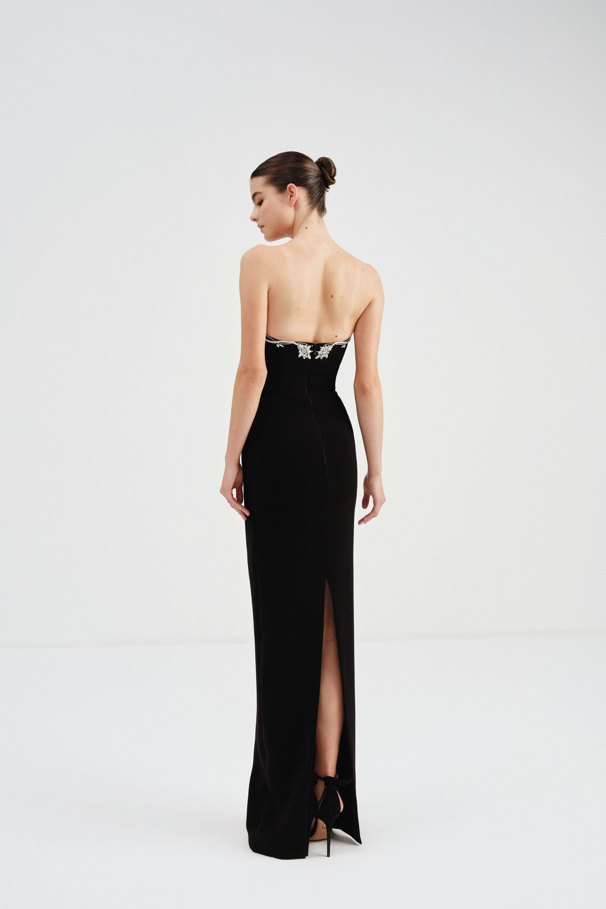 パーティードレス Crystal-embellished Crepe dress Crepe Dress with Crystal Embellished Neckline | Nicole+Felicia