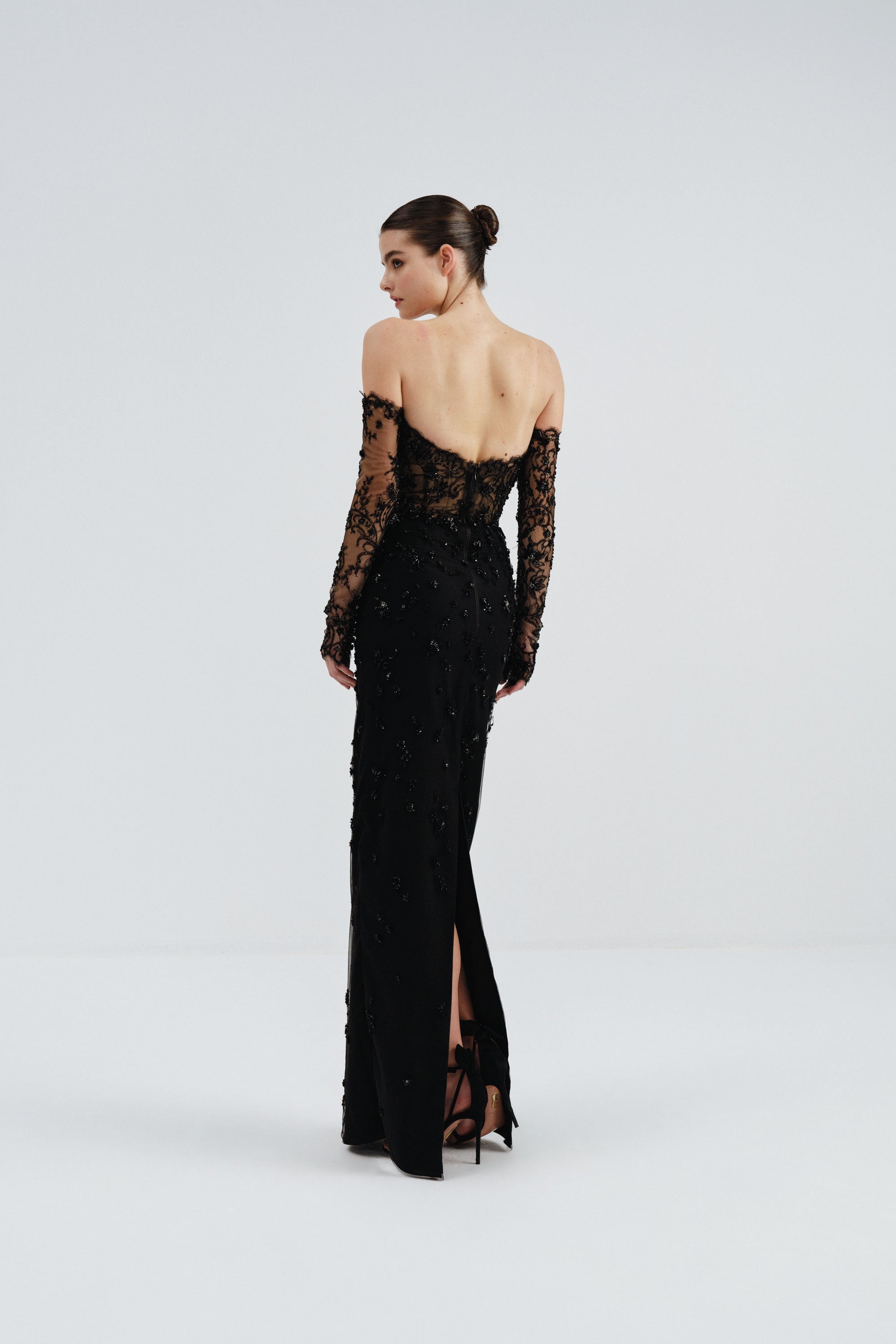 D.E.A. ブラック フレアドレス Long Sleeve Off-Shoulder Beaded Lace Gown | Nicole+Felicia
